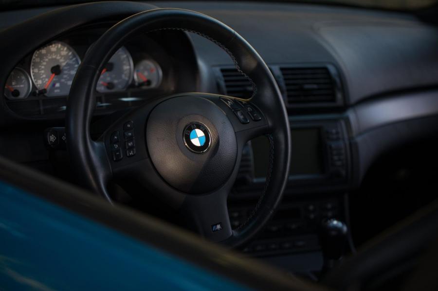 Торпедо BMW M3 Coupe Laguna Seca Blue (E46) 2003 года  (фото 103 из 149)